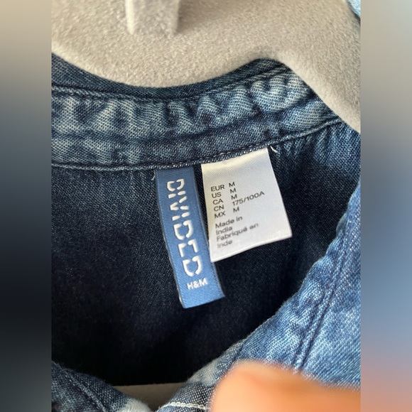 H&M short sleeve denim button up - Picture 2 of 3